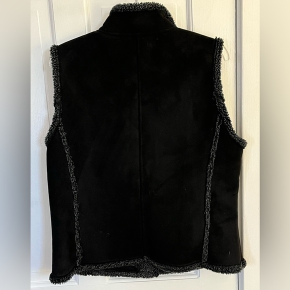 L.L. Bean Black Sleeveless Button-Up Faux Suede Sherpa Vest Jacket Size Medium - Picture 5 of 8